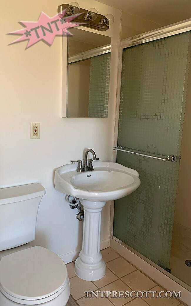 Building Photo - Home in Williamson Valley