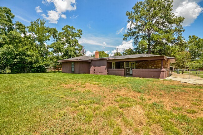 Building Photo - 4244 Sunshine Dr