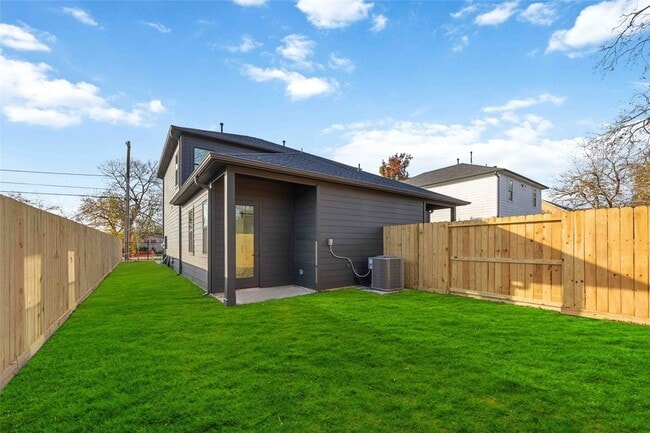 Building Photo - 4533 Larkspur St