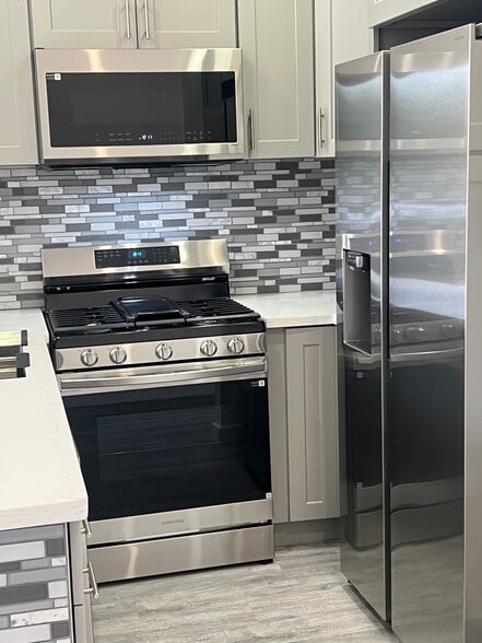 New Kitchen - 19009 Sherman Way