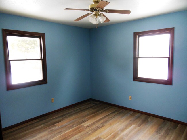 Bedroom 1 - 17 Kingman St