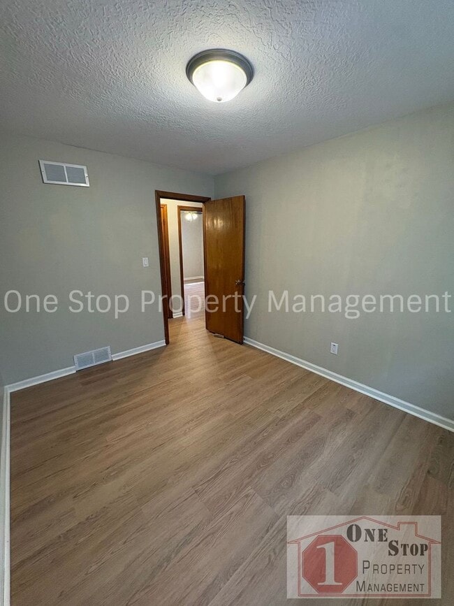 Building Photo - The Perfect 3 bedroom/2 bathroom home in Independence!