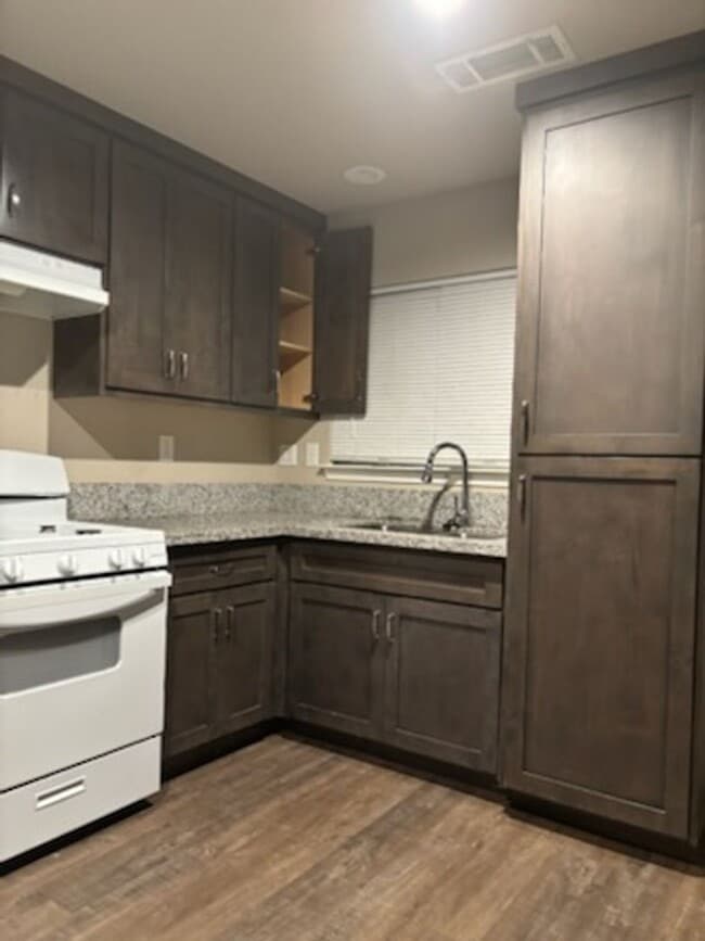 Building Photo - 717 Faller Ave