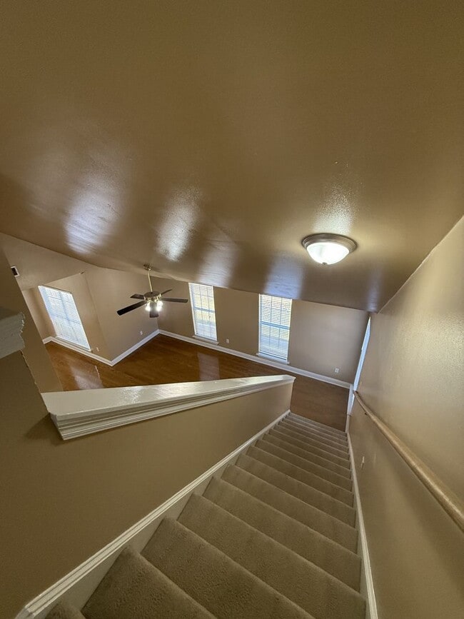 Building Photo - 3 br 2 bath across from the TAC