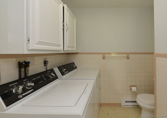 Building Photo - 62 Candlewood Lake Rd