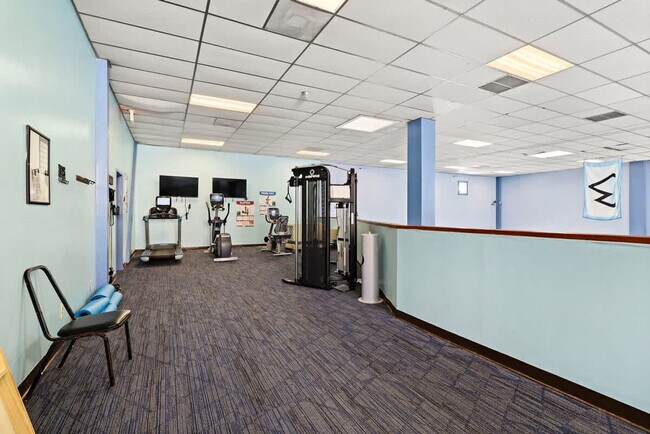 Building Photo - 301 Pinnacle Inn Rd