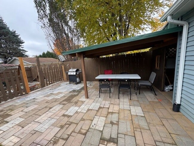 Building Photo - For Rent: Updated 3 Bed, 1.5 Bath Home — Available Immediately