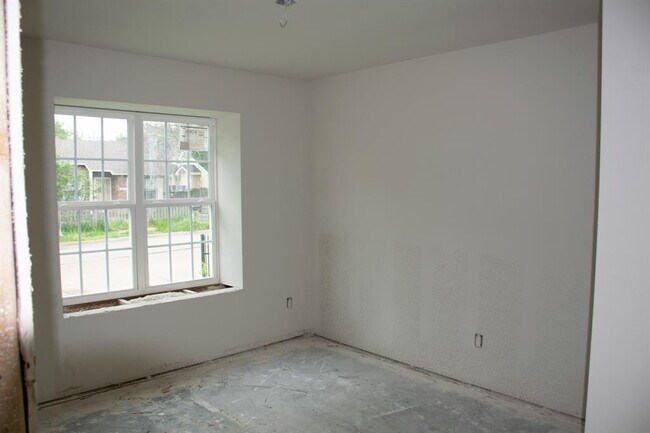 Building Photo - 10356 Chelmsford Dr