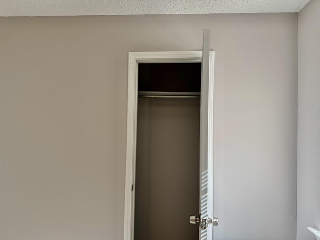 Building Photo - 2215 Henrietta Rd