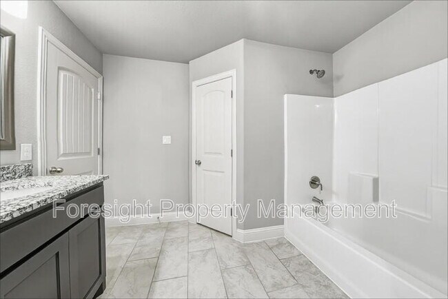 Building Photo - 2816 Orchid Dr