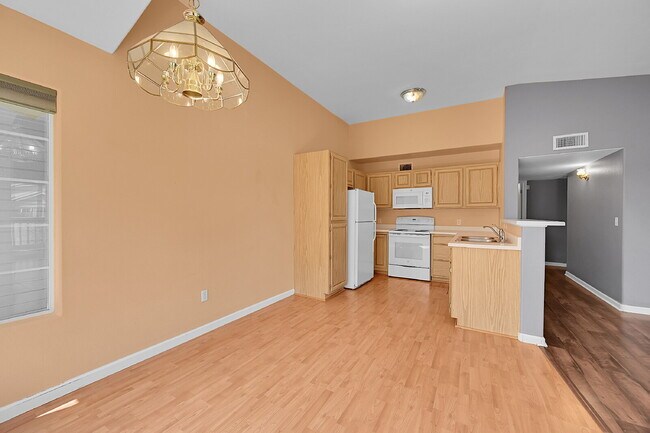 Building Photo - $1,900.00, 2-bed, 2 bath, located in Broom...