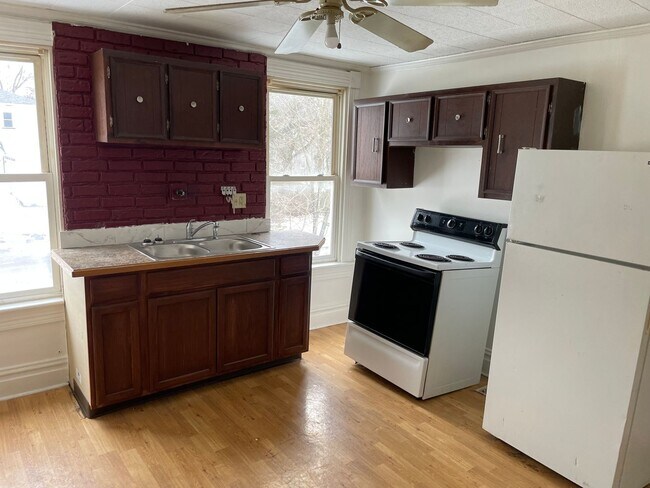 Building Photo - 413 E Garfield Ave