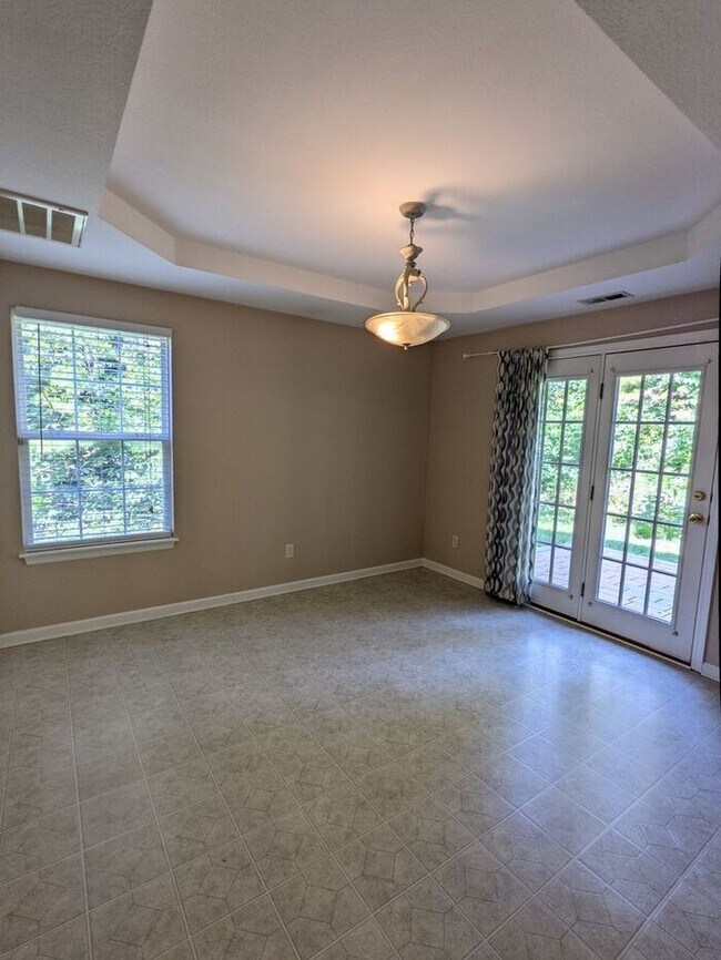 Building Photo - Woodfin Rental!