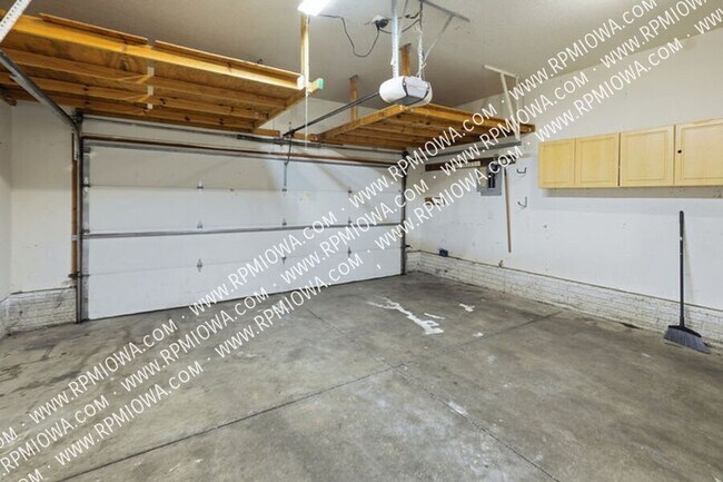 Building Photo - 4025 SE 25th St