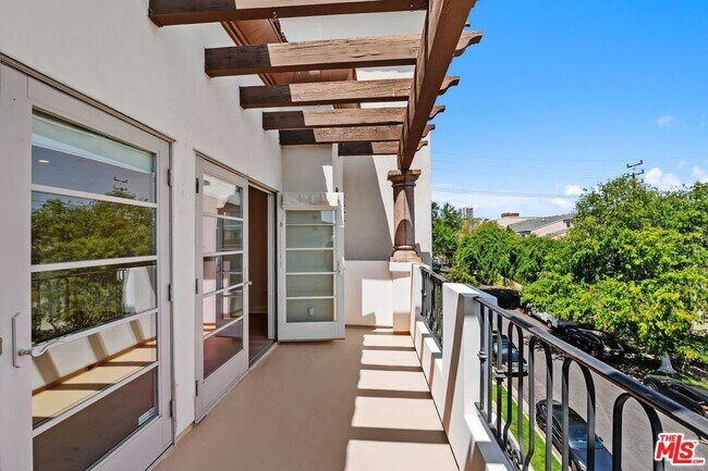 Building Photo - 1821 Fairburn Ave