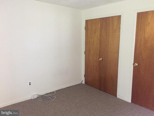 Building Photo - 1114 Easton Rd