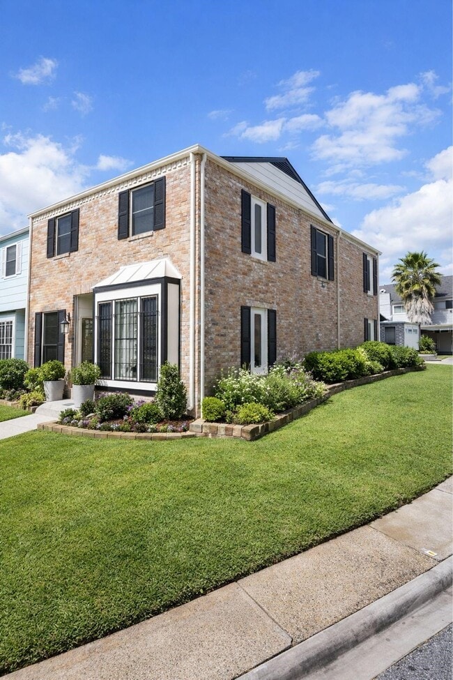 Building Photo - 8351 Ariel St
