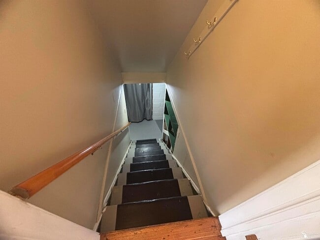 Building Photo - 1273 Lindbergh St