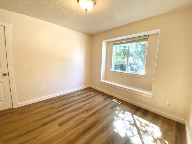 Building Photo - 4 bedroom PLUS office or 5th bedroom in NW Meridian Avail Mid August