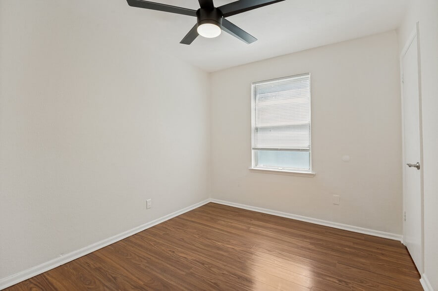 Building Photo - 1818 Highland Dr