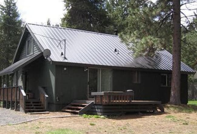 Building Photo - Charming 3-Bedroom Home on Half-Acre in Sk...