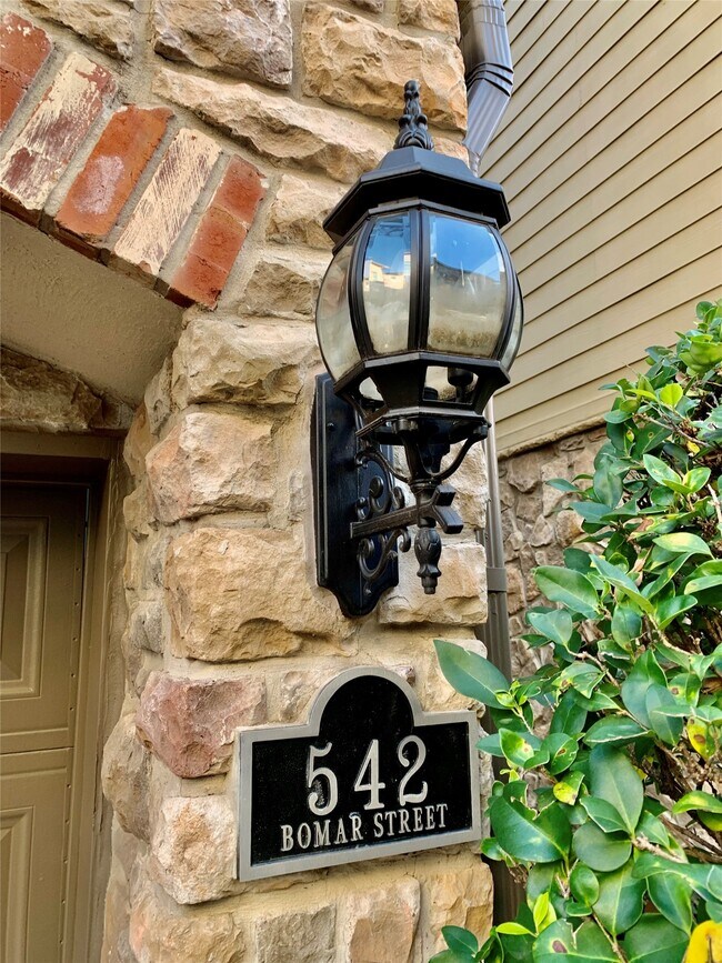 Building Photo - 542 Bomar St