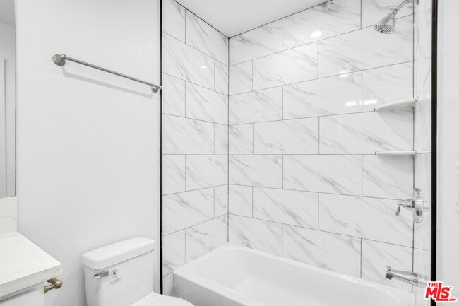 Building Photo - 618 E 28th St