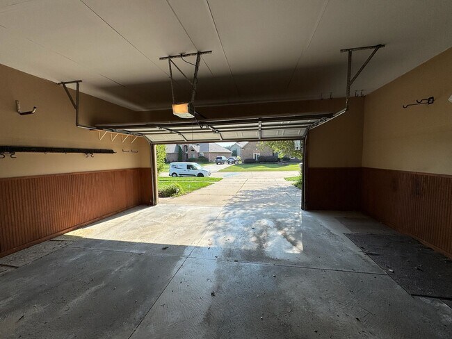 Building Photo - Beautiful 4 bedroom, 3 bath home in Macomb!