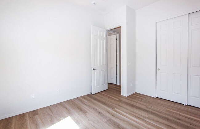 Building Photo - Three Bedroom Granville Home