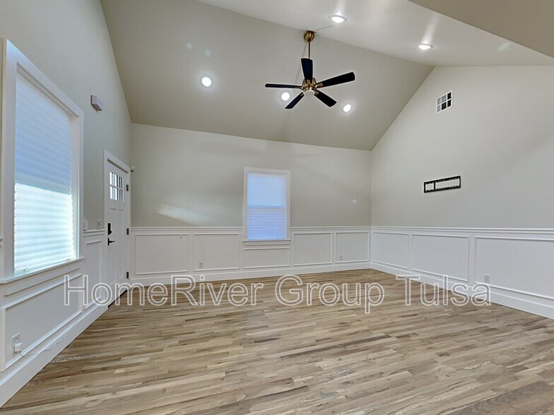 Building Photo - 1305 S Carson Ave