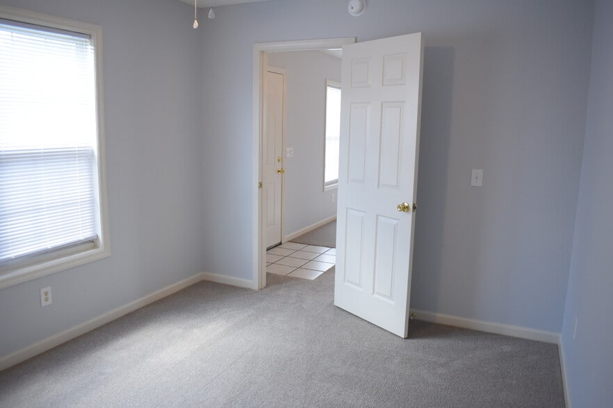 Building Photo - 6923 Alamosa Dr