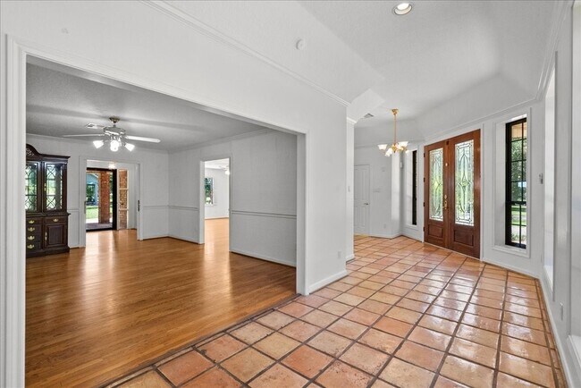 Building Photo - 3415 Bayou Dr E