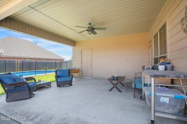 Building Photo - 201 Sandhill Crane Dr
