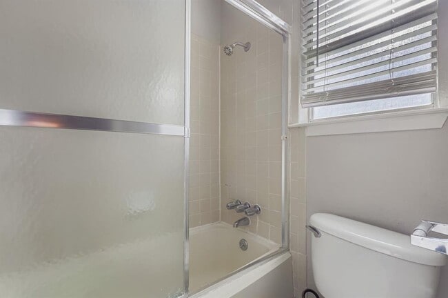 Building Photo - 11807 Acorn Creek Trail