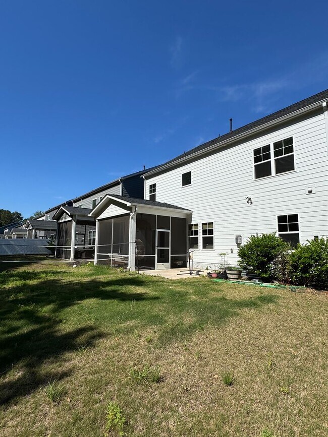 Building Photo - 636 Cormiche Ln