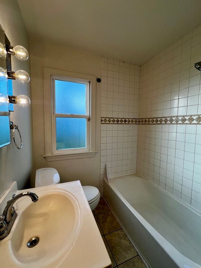 Building Photo - 1408 S 3rd Ave