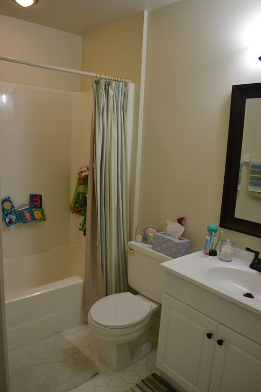 Bathroom #2 - 608 Boissevain Ave