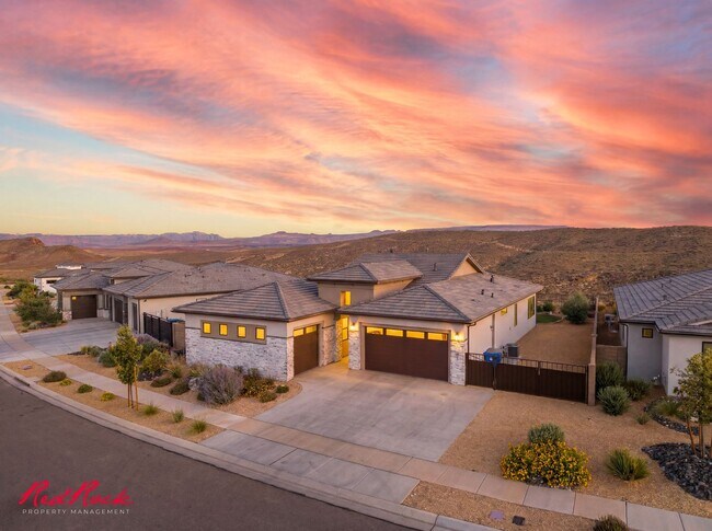 Building Photo - 4 Bedroom Home with Gorgeous Views