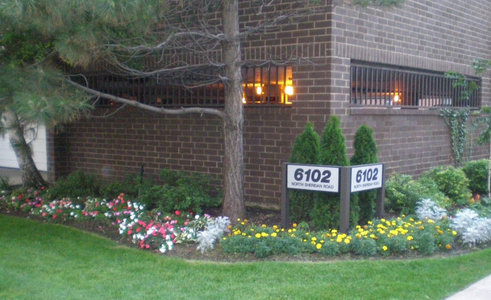 Building Photo - 6102 N Sheridan Rd