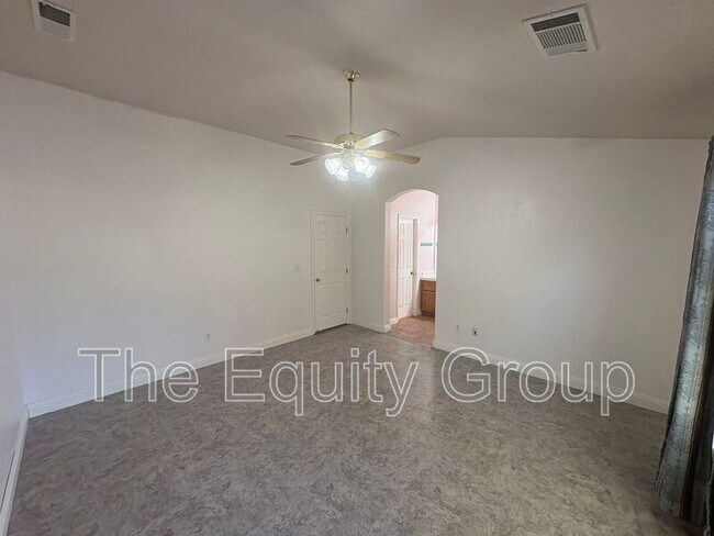 Building Photo - 2935 S Aspen St