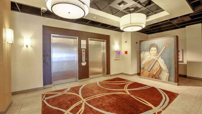 Building Photo - 2bd/1.75ba Bellevue Condo