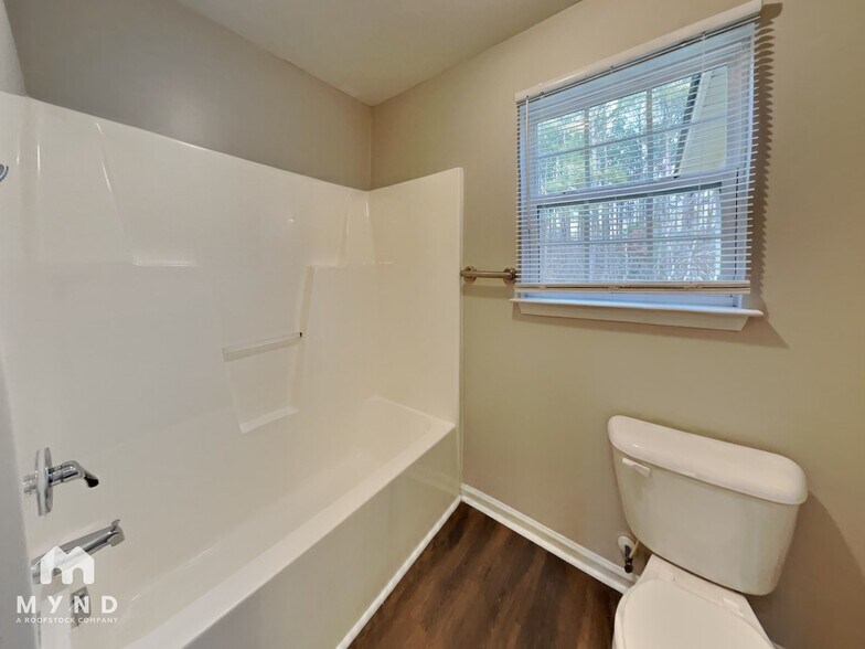 Building Photo - 466 Barewood Dr