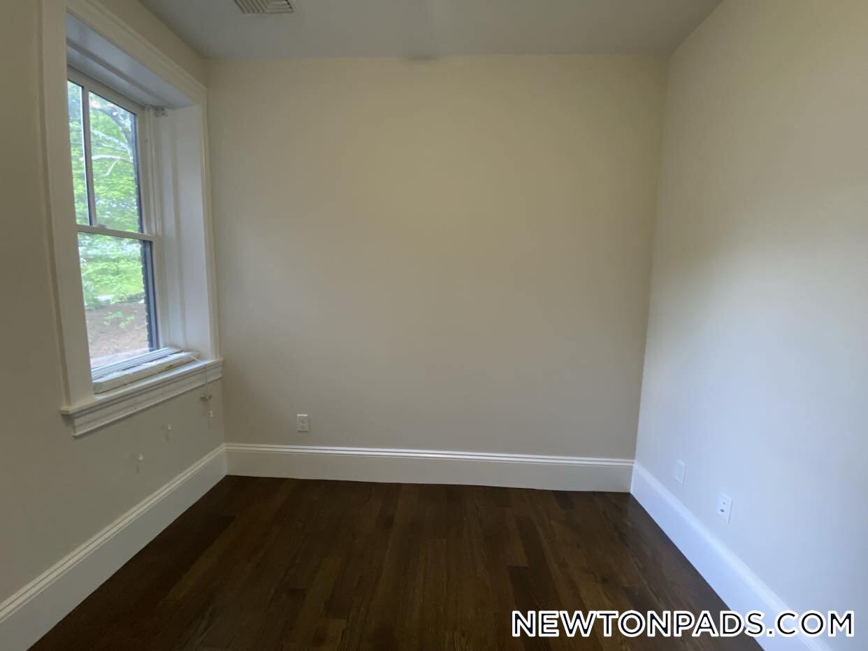 Building Photo - 2044 Beacon St