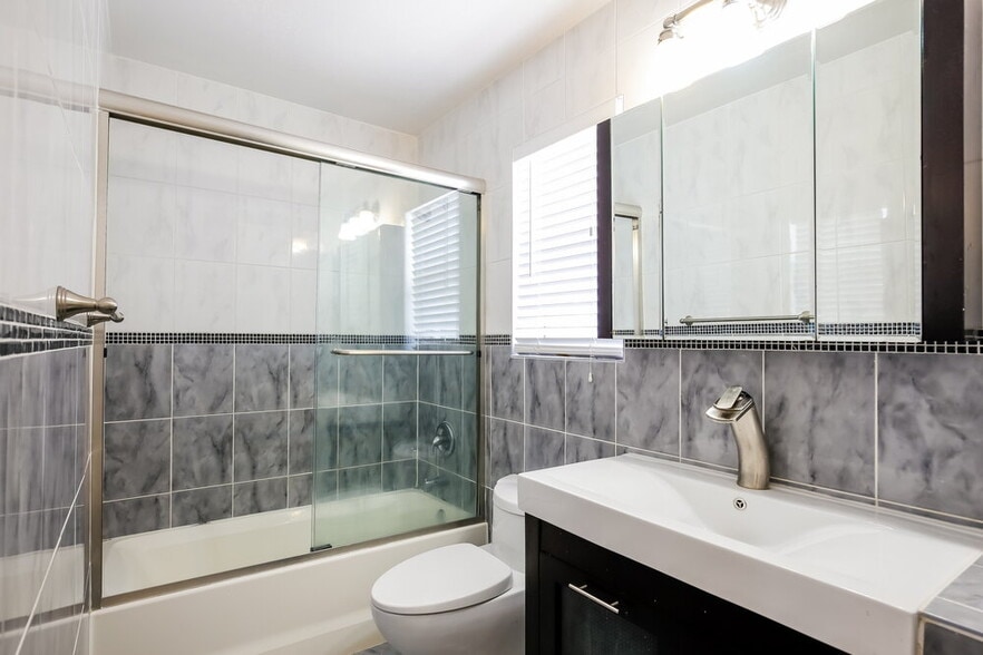 Building Photo - 4771 SW 154th Ave