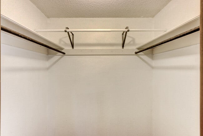 Building Photo - Discover Your New Home: 2-Bedroom Duplex Now Available in Edmond, OK!