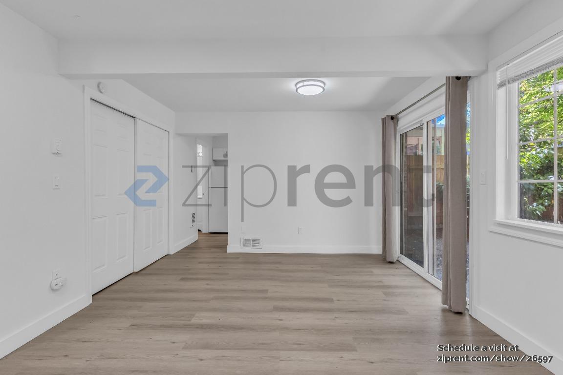 Building Photo - 12211 SE 59th St