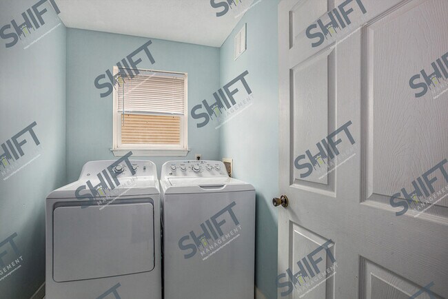 Building Photo - 755 North - Beautiful Single Family home
