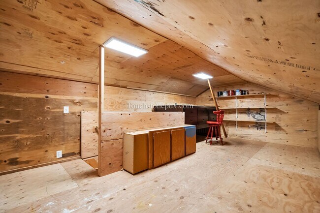 Building Photo - Move in by June 15 and get 2 weeks FREE! Charming Beaverton Home with Fireplace, Deck, and Attach...