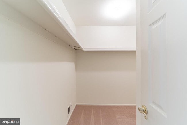 Building Photo - 10 Liberte Ln