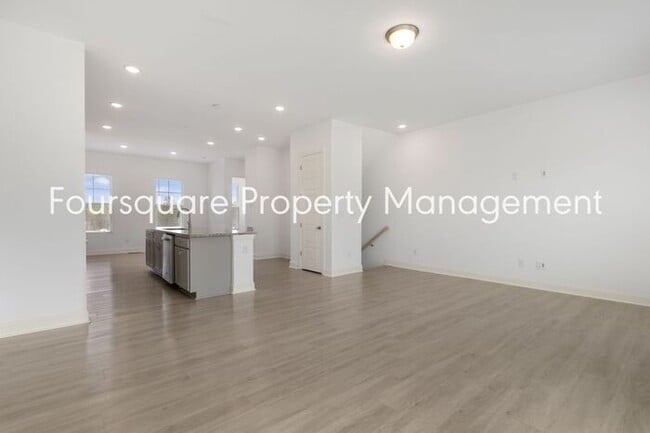 Building Photo - Spacious Townhome with Entry-Level Guest Suite, Washer/ Dryer Included, 2nd floor Balcony & 2-Car...